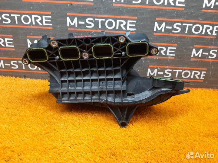 Коллектор впускной Volkswagen Passat B7 caxa 2012