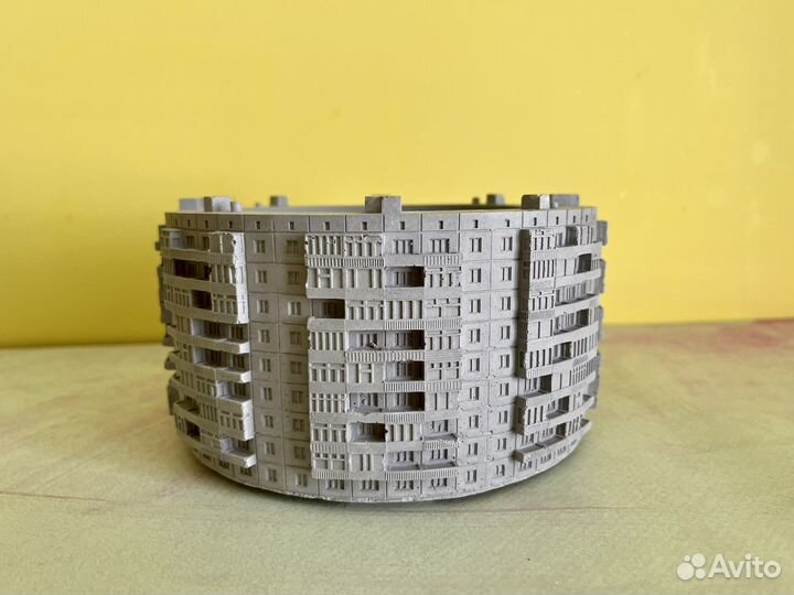 Бетонное кашпо в виде панельки