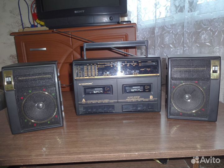 Японский музыкальный центр Thompsonic TS-441