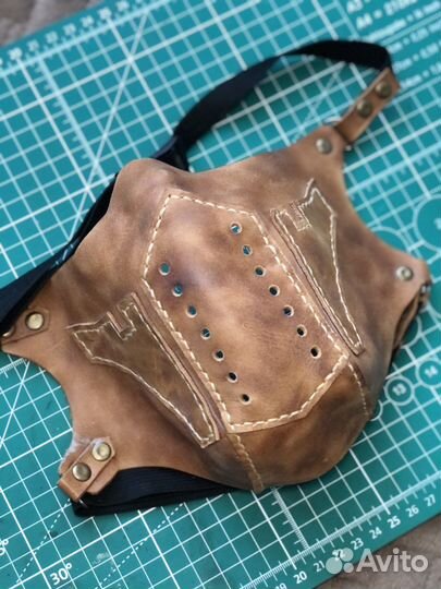 Маска кажанная ручной работы