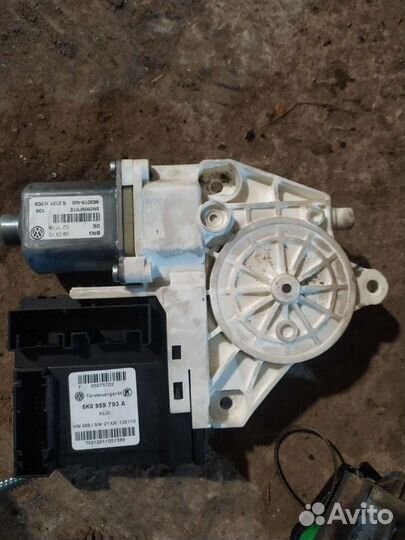 Моторчик стеклоподъёмника передний левый Tiguan