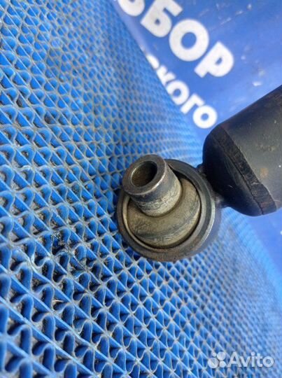 Передняя правая стойка амортизатора Nissan Primera