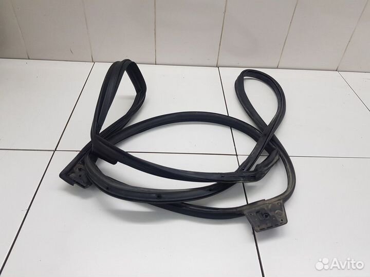 Уплотнитель двери задней левой (Geely Coolray)