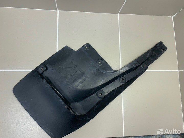 Брызговик задний правый Lexus Lx570 2015