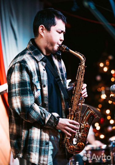 Музыканты на мероприятие саксофон