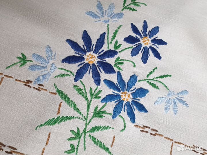 Рушник льняной с вышивкой, кружевом(ручная работа)