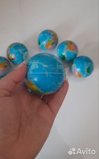 Мячик глобус