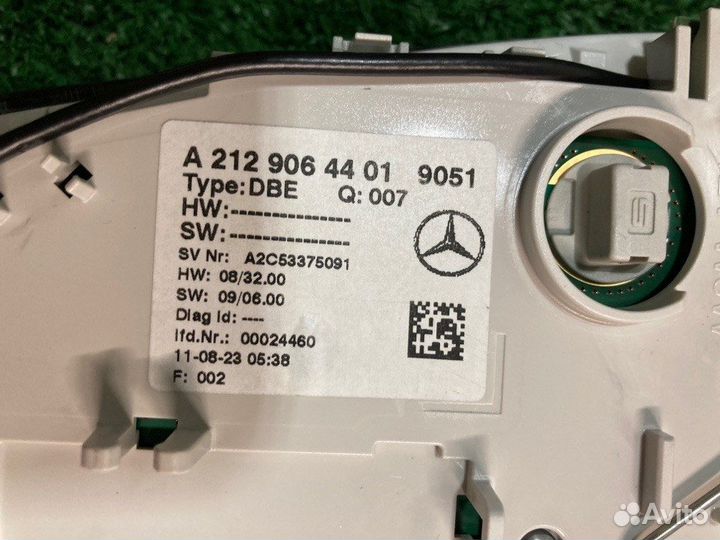 Плафон салонный передний Mercedes-Benz E-Class