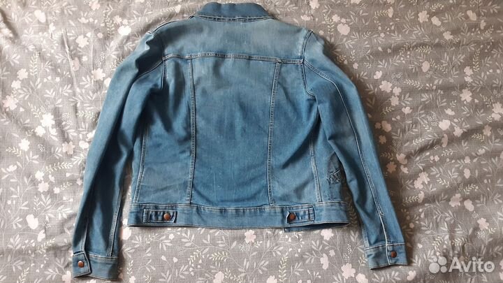 Куртка женская джинсовая