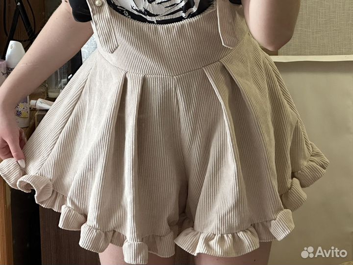Комбинезон - шорты бежевого цвета