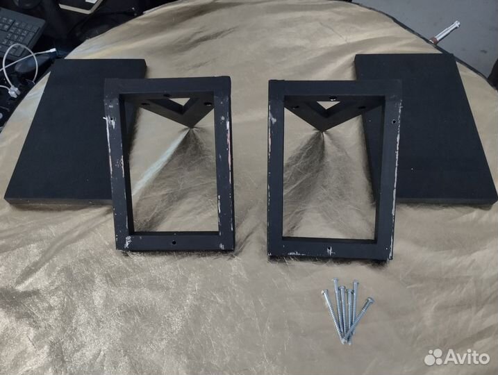 Настенные подставки для акустики