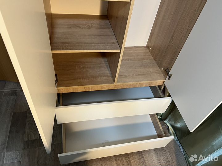 Шкаф распашной двухдверный