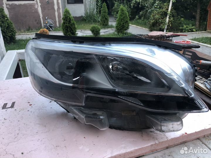 Фара Пежо Травеллер