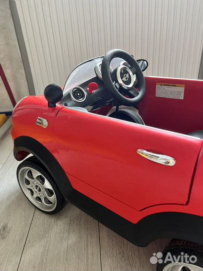 Электромобиль - каталка машина