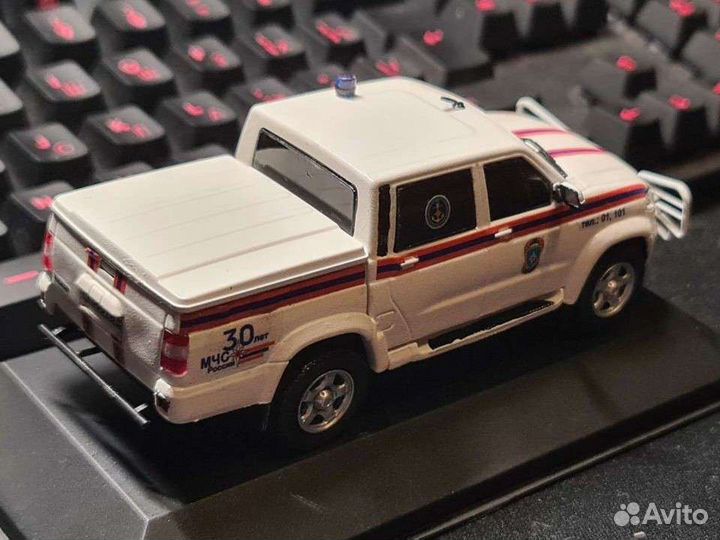 УАЗ Патриот Пикап 1/43 мчс России