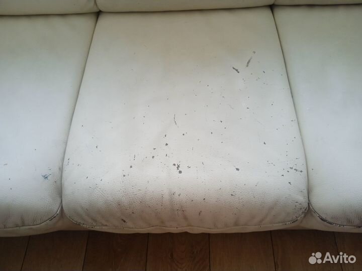 Кожаный диван