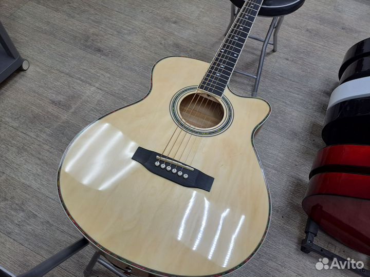 Гитара акустическая с металлическими струнами