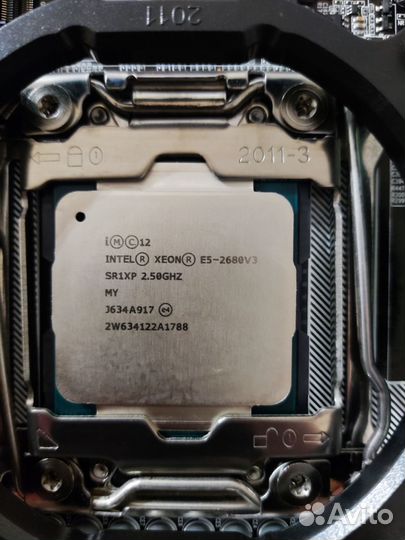 Материнская плата с процессором и памятью