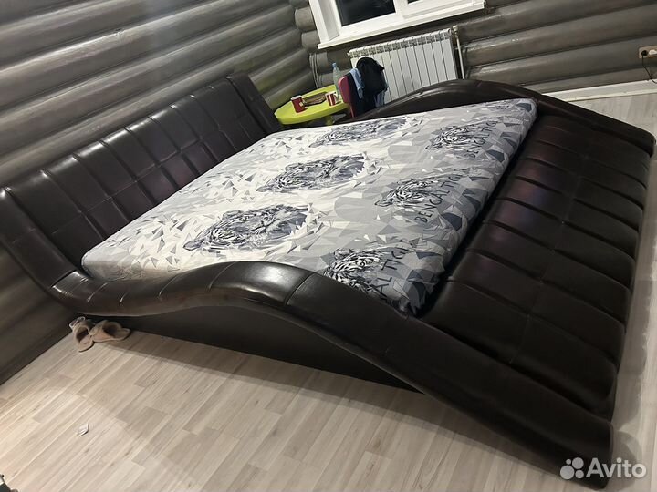 Кровать с матрасом 180х200