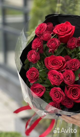 Букет из красных роз «Роковая красотка»