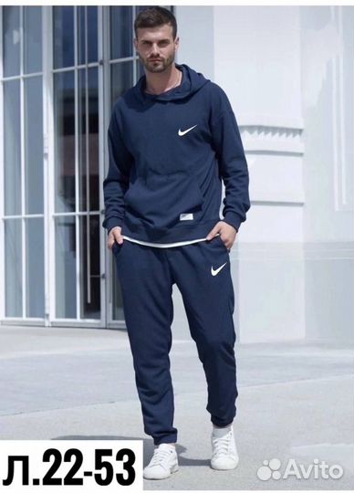 Мужской спортивный костюм