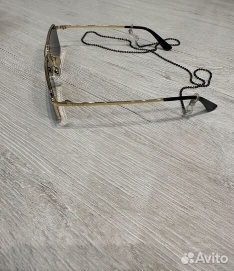 Солнцезащитные очки vogue