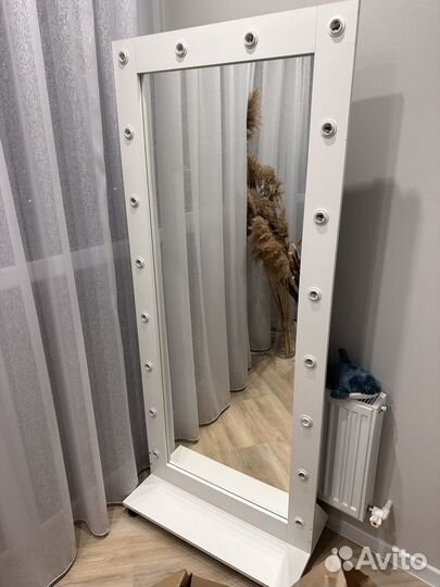 Зеркало гримерное с лампочками напольное