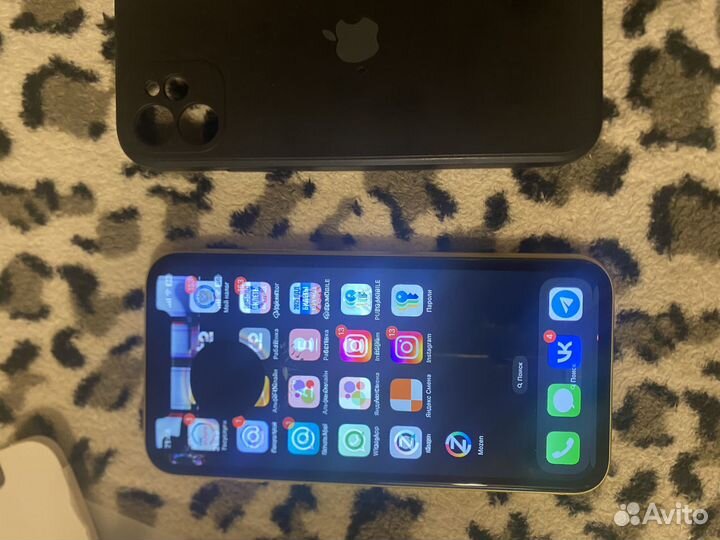 iPhone 11, 64 ГБ