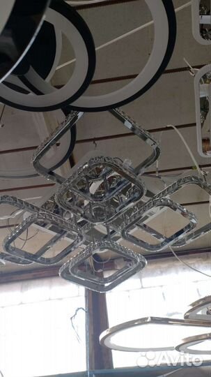 Люстры и светильники