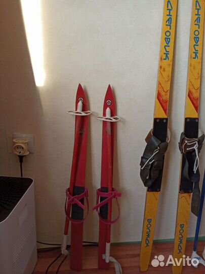 Беговые лыжи, красные