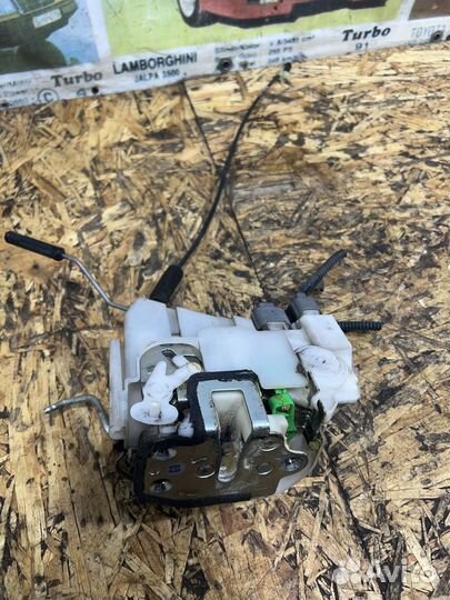 Замок двери задний правый Хонда Аккорд 7