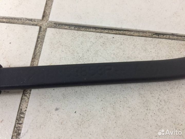 Поводок стеклоочистителя передний правый Renault K