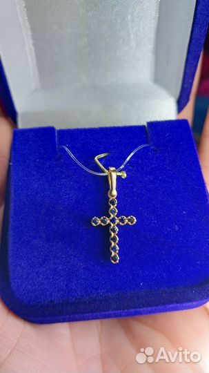 Золотые подвески с драгоценными камнями