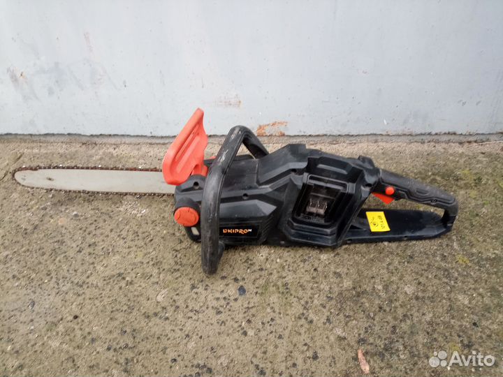Пила аккумуляторная Днипро М