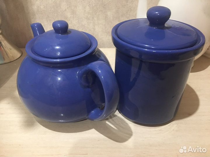 Заварочный чайник и сахарница