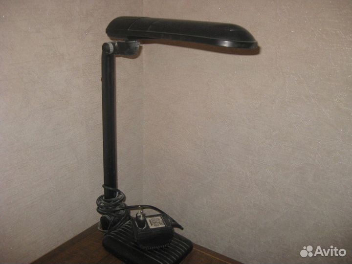 Настольная лампа