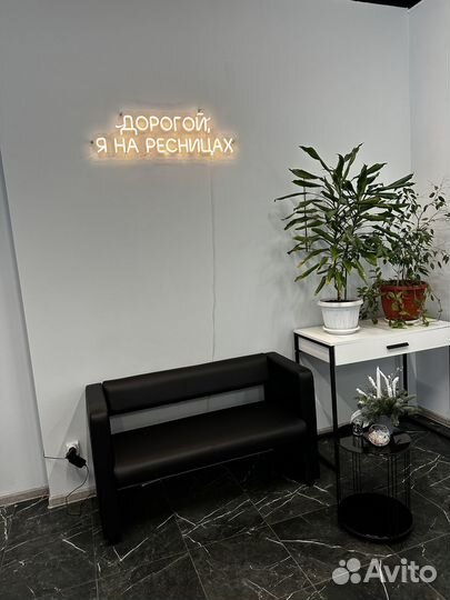 Мастер по наращиванию ресниц