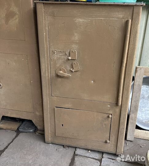 Сейф металлический