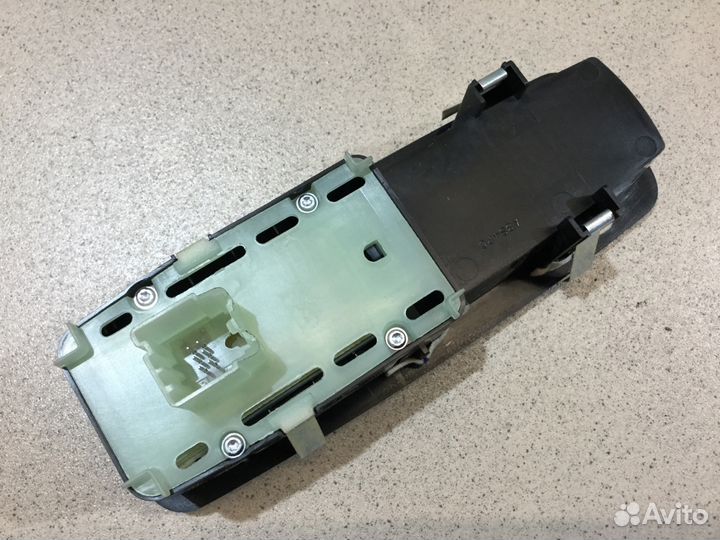 Кнопка стеклоподъемника правая Гранд Чероки с 2010