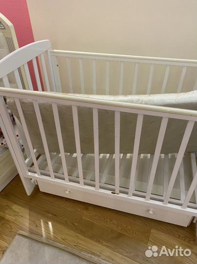 Кровать детская с маятником,ортопедическим матрасо