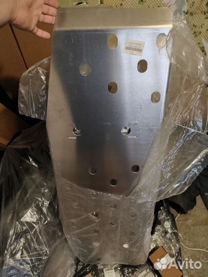 Защита топливного бака алюминиевая Toyota Hilux