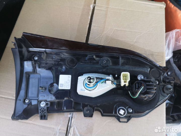 Фонарь задний правый rav4 50