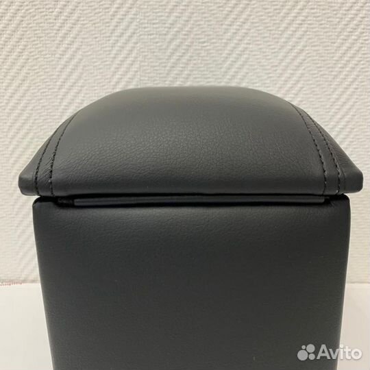 Штатный подлокотник ford focus III (2011)