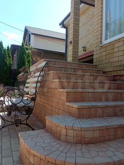 Коттедж 326 м² на участке 8 сот.