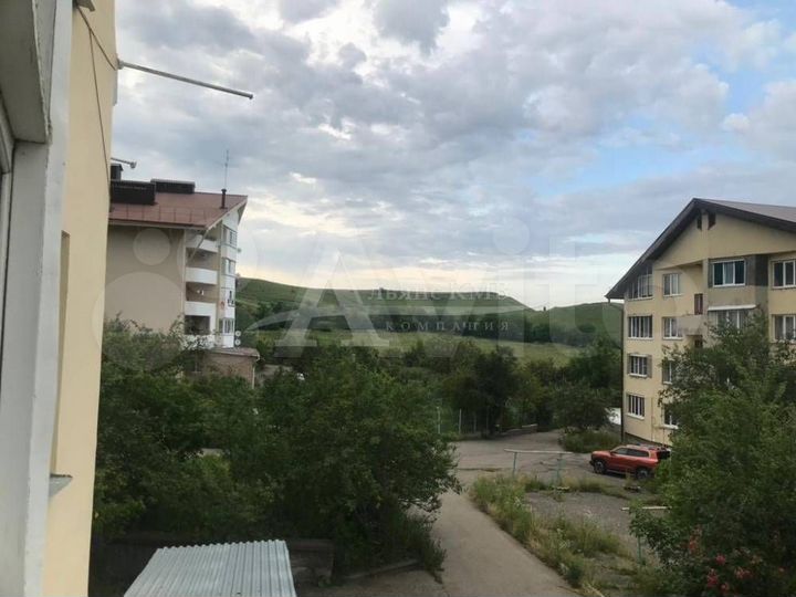 3-к. квартира, 107 м², 1/3 эт.