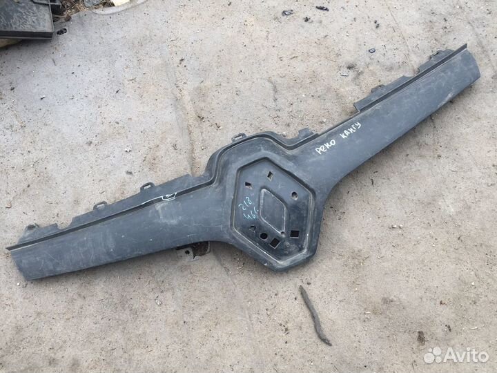 Решетка радиатора Рено Кангу 2