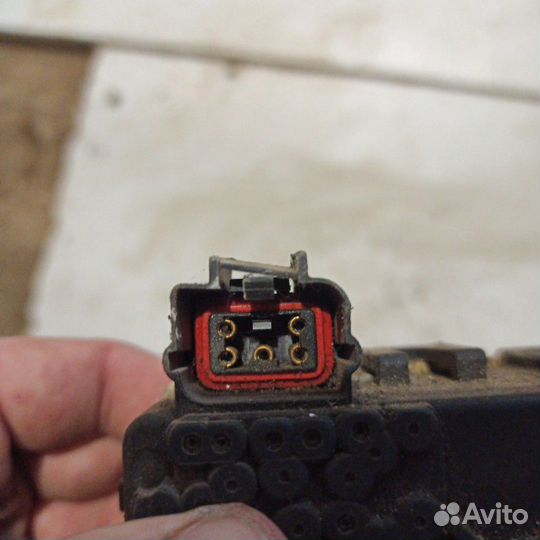 Замок двери, капота, багажника Ford Focus mk1