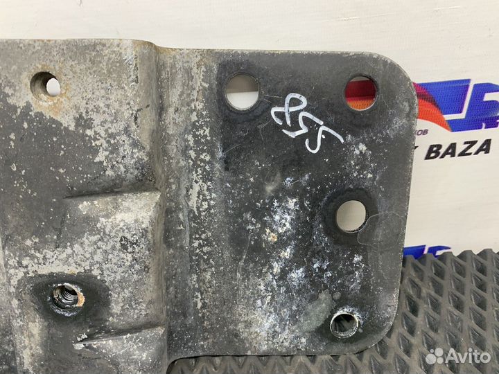 Кронштейн радиатора Scania 5-series