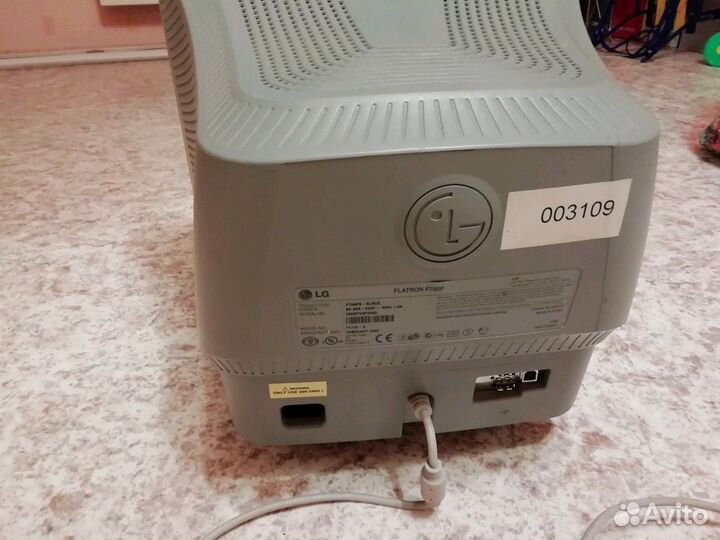 Монитор LG flatron F700P 17