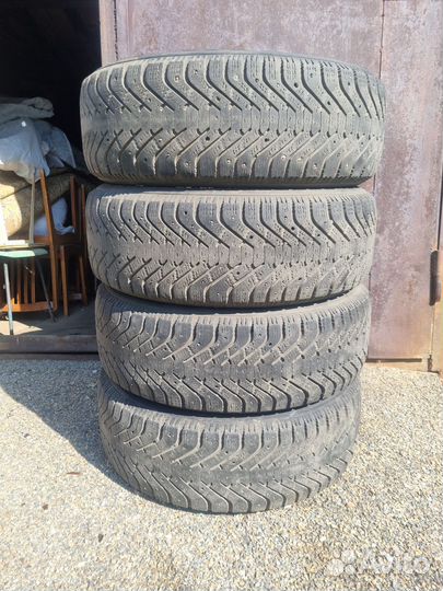 Goodyear UltraGrip 500 235/60 R18 107T